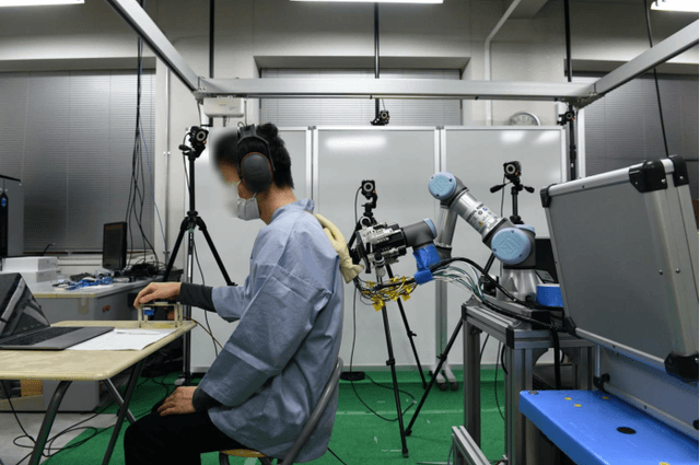 Figure 4 for Robotic Stroke Motion Following the Shape of the Human Back: Motion Generation and Psychological Effects