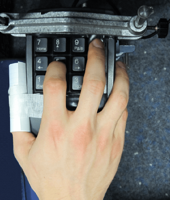 Figure 1 for Decoding index finger position from EEG using random forests